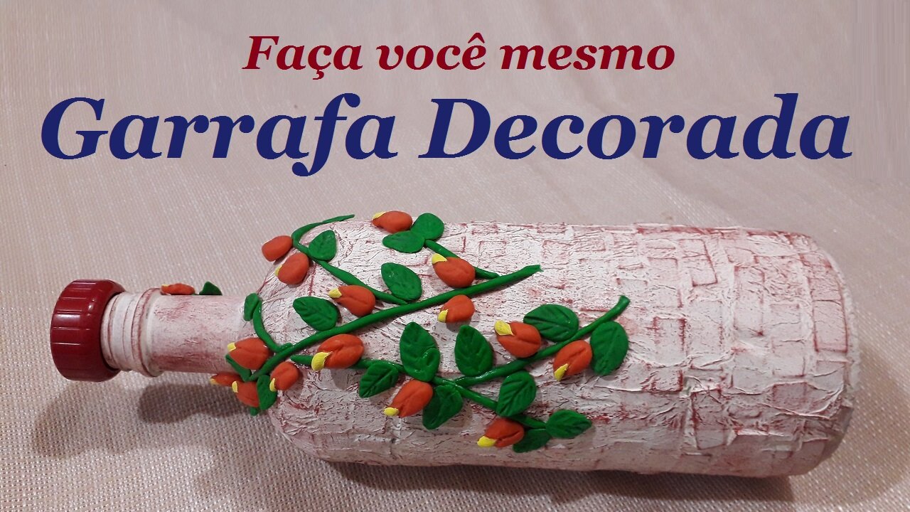 GARRAFA DECORADA COM EVA E MASSA DE BISCUIT @lucibuzo ​