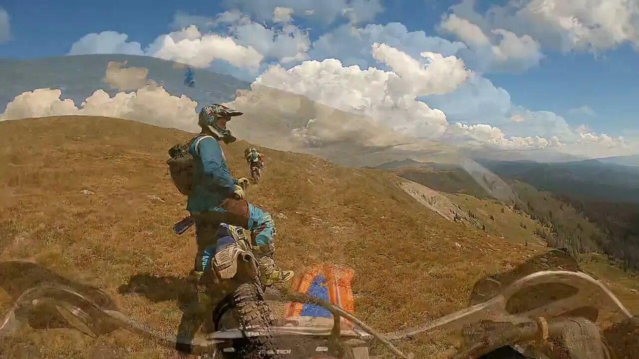 Horseshoe in the wet (2022) - Climbing to the top for those epic views!