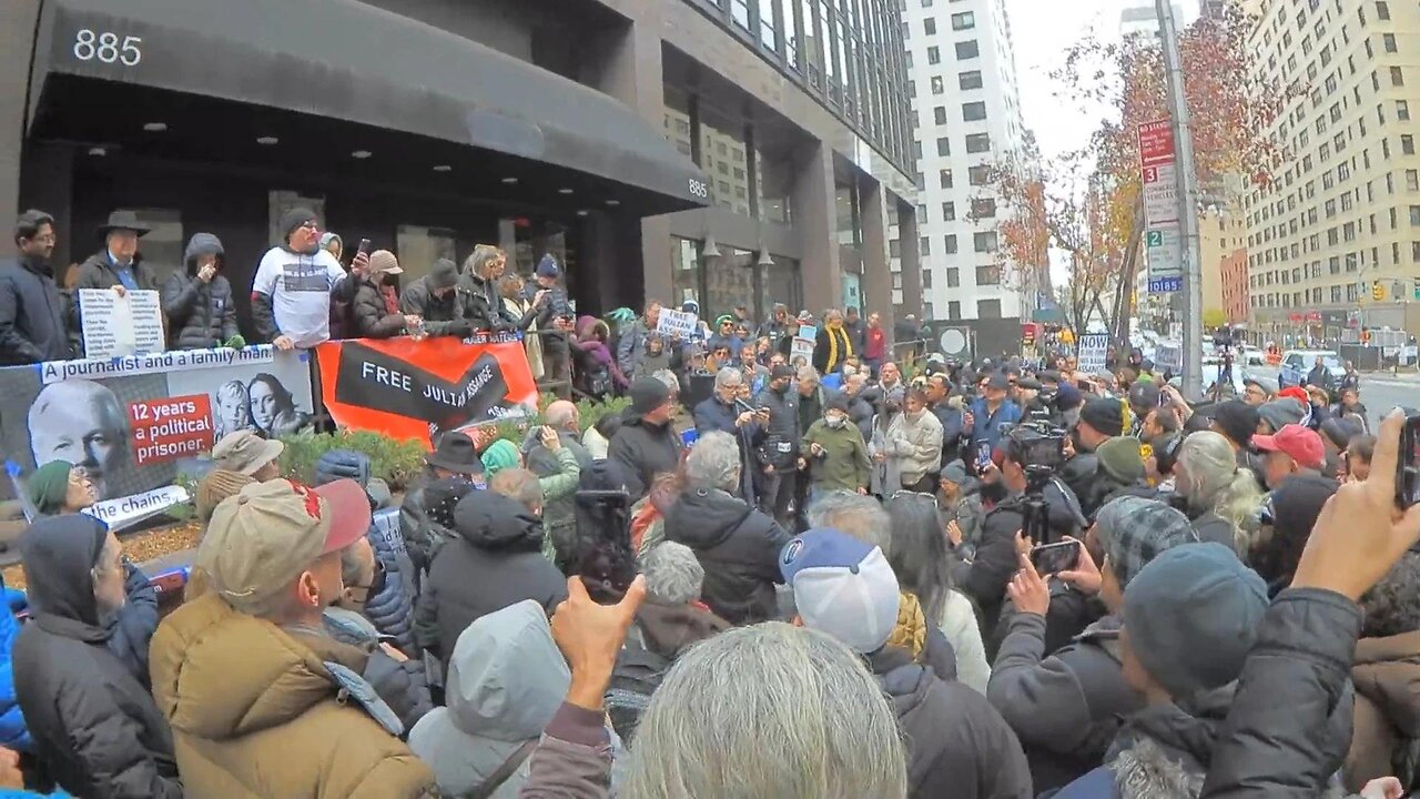 FREE JULIAN ASSANGE british embassy NYC Randy Credico - Margaret Ratner Kuntsler - Roger Waters & Tibetans outsIde z UN 12-11-22