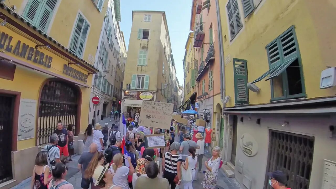 Non Non Non au passe sanitaire : traversée du vieux Nice
