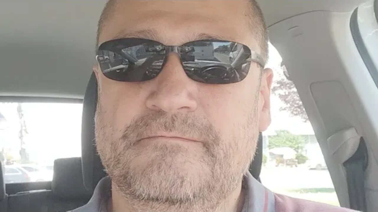 Banii sunt la noi