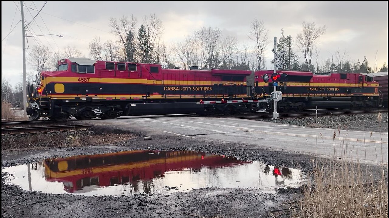 Kansas City Southern ( KCS ) GE AC4400CW 4587 & EMD SD70ACe 4163 On The CSX Main