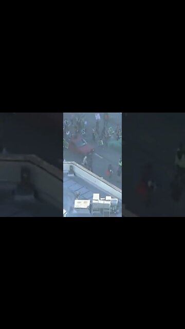 Protestors shut down the 110 freeway in #LosAngeles #roevswade