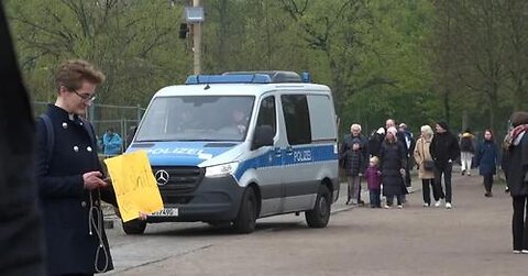 Massive POLIZEI-Präsenz bei staatenlos.info Deutscher Bundestag Berlin 29.04.2023