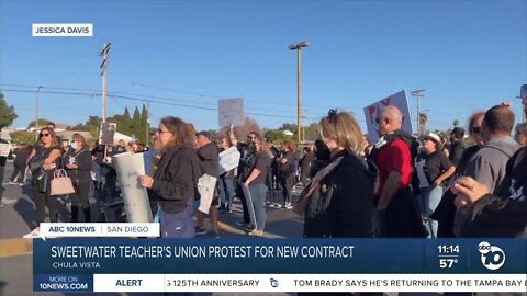 Sweetwater teacher's union protests for better contract offer