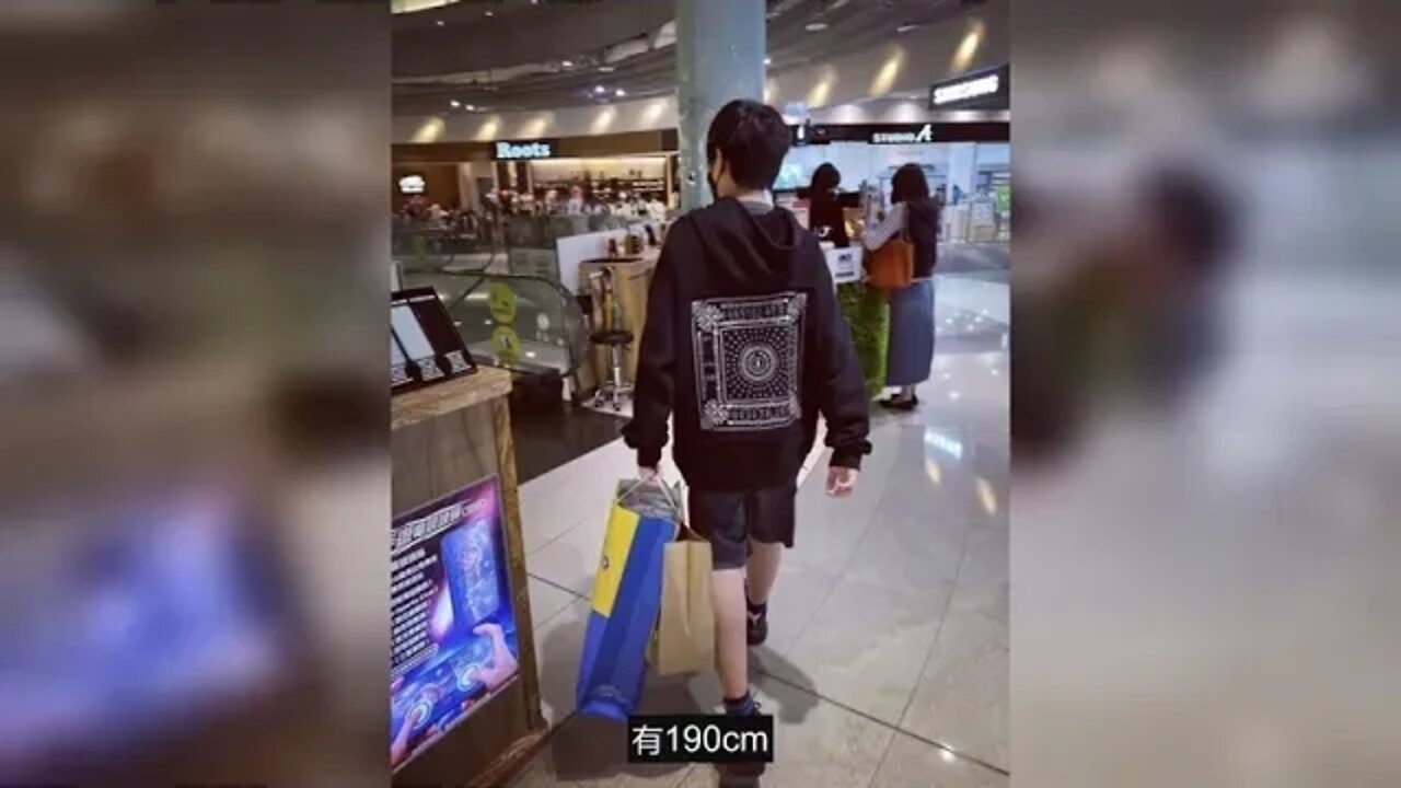 林志颖一家五口去游泳,12岁Kimi大秀泳姿,身高出众已逾1 72米