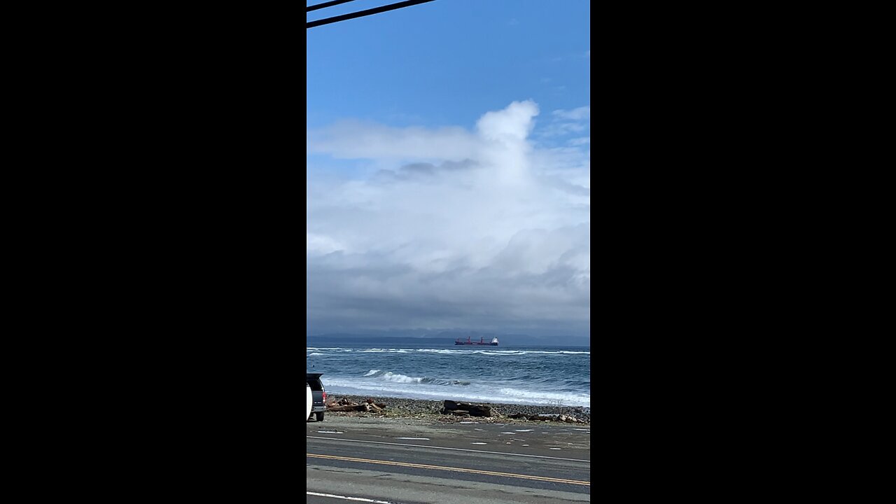 Wind and rain are coming 風雨欲來風滿城