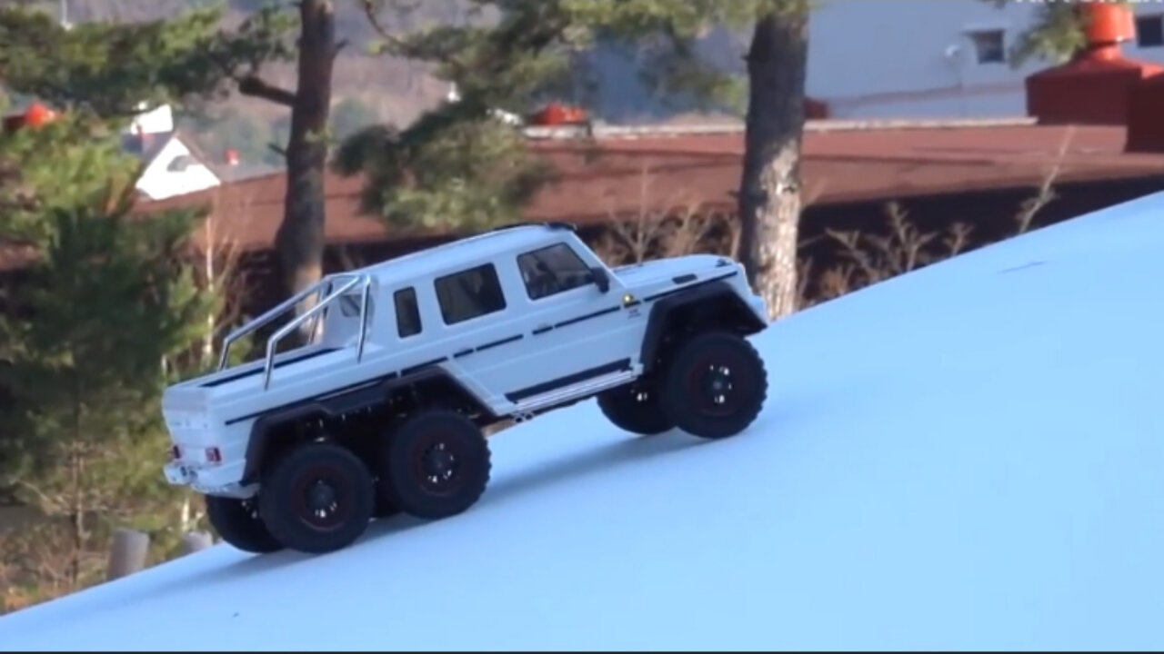 Small and cool. Collectible SUV Mercedes-Benz with remote control.