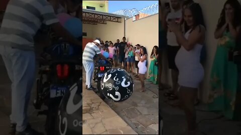 CHA DE REVELACAO NA QUEBRADA E DESSE JEITO NO CORTE DE GIRO E GRAU ( MEME ) ( VIRAL ) #shorts