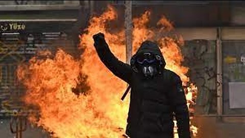 Francia miles de personas están en las calles de París protestando nuevamente