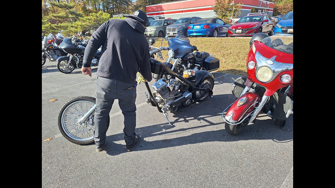 BLOCKING TRAFFIC THE COPS COME PULLING INTO DANIELS OPEN AIR BAR TOY RUN 11.2.2024 PART 4