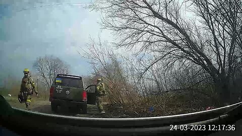 Šokující záběry ukrajinské hlídky, která spustila palbu na auto s muslimskou ženou a dítětem!