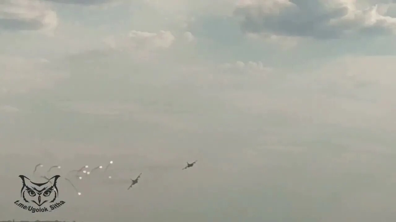 Atmospheric flight of a pair of Su 25 attack aircraft of the Russian Aerospace Forces