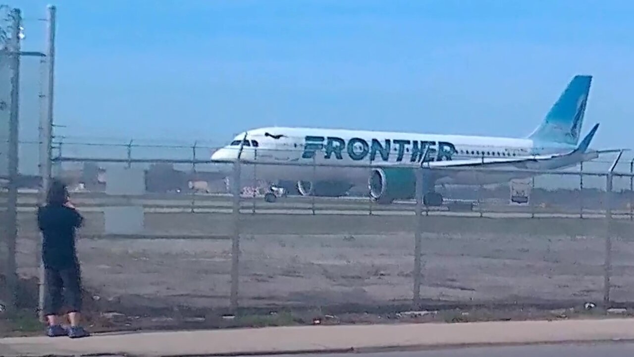 Airplane 38A, (2 SoundFX) Taxi, Frontier 737-700, Midway Airport IL 20230515_165534A 4K24p53s 7C