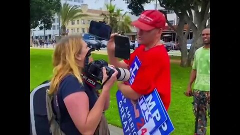 The one guy watching this looks so confused 😂