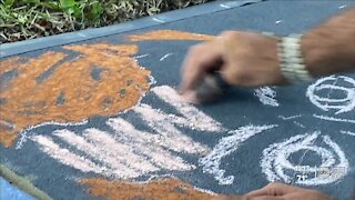 Hillsborough County dad uses sidewalk chalk to draw classic Christmas characters