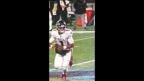 Marcus Mariota Is A DipShit