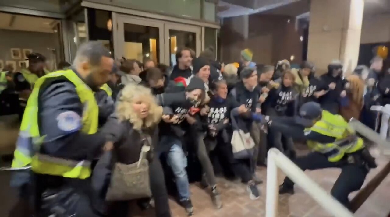 DNC headquarters in NY is being mobbed by Palestinian protesters