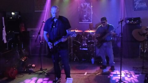 FLASH POINT covering Molly Hatchet's "Dreams I'll Never See" @ Leo's Food and Fun in Lincolnton, NC