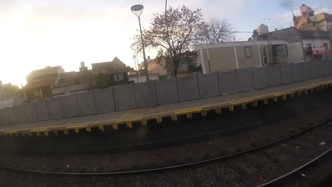 Viajando en el tren Urquiza desde Lacroze a Lemos.