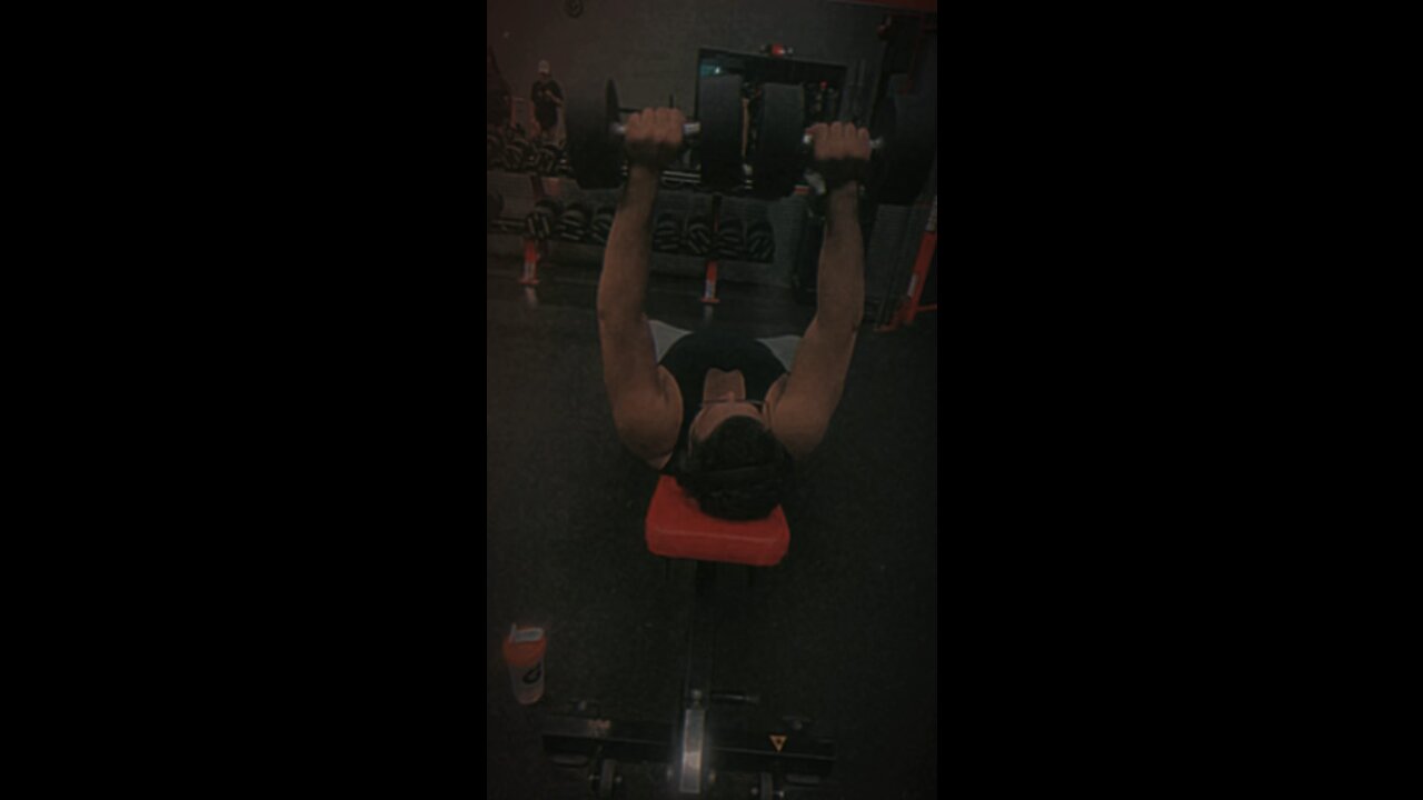 To be successful you must have tunnel vision. Tune out the distractions, and focus. #CapCut #gym