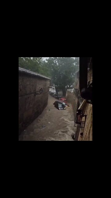 HEAVY TORRENTIAL RAIN💦🌊🚙🏢🌧️👨‍🚒TRIGGERED FLASH FLOODINGS IN TOLEDO SPAIN🇪🇸🌧️🚕🌊🏘️🚒💫