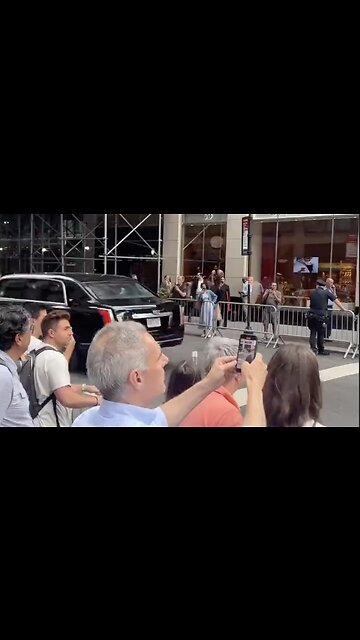 New Yorker curses out Biden's motorcade