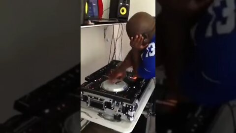 Dj Iceman Body Tricks On The Numark NS7 #shorts