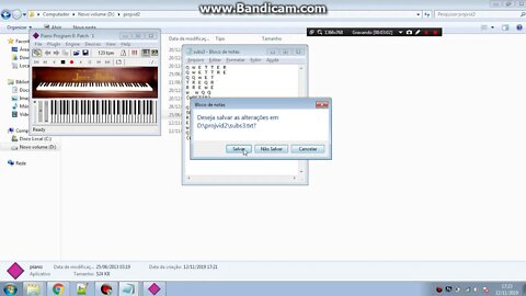 Tocando um Pianinho com um Notebook.