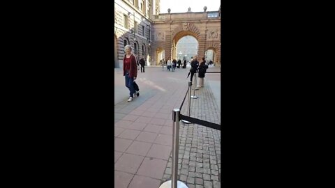 Tom Lutmark och Sofia Palm uppvaktar riksdagen