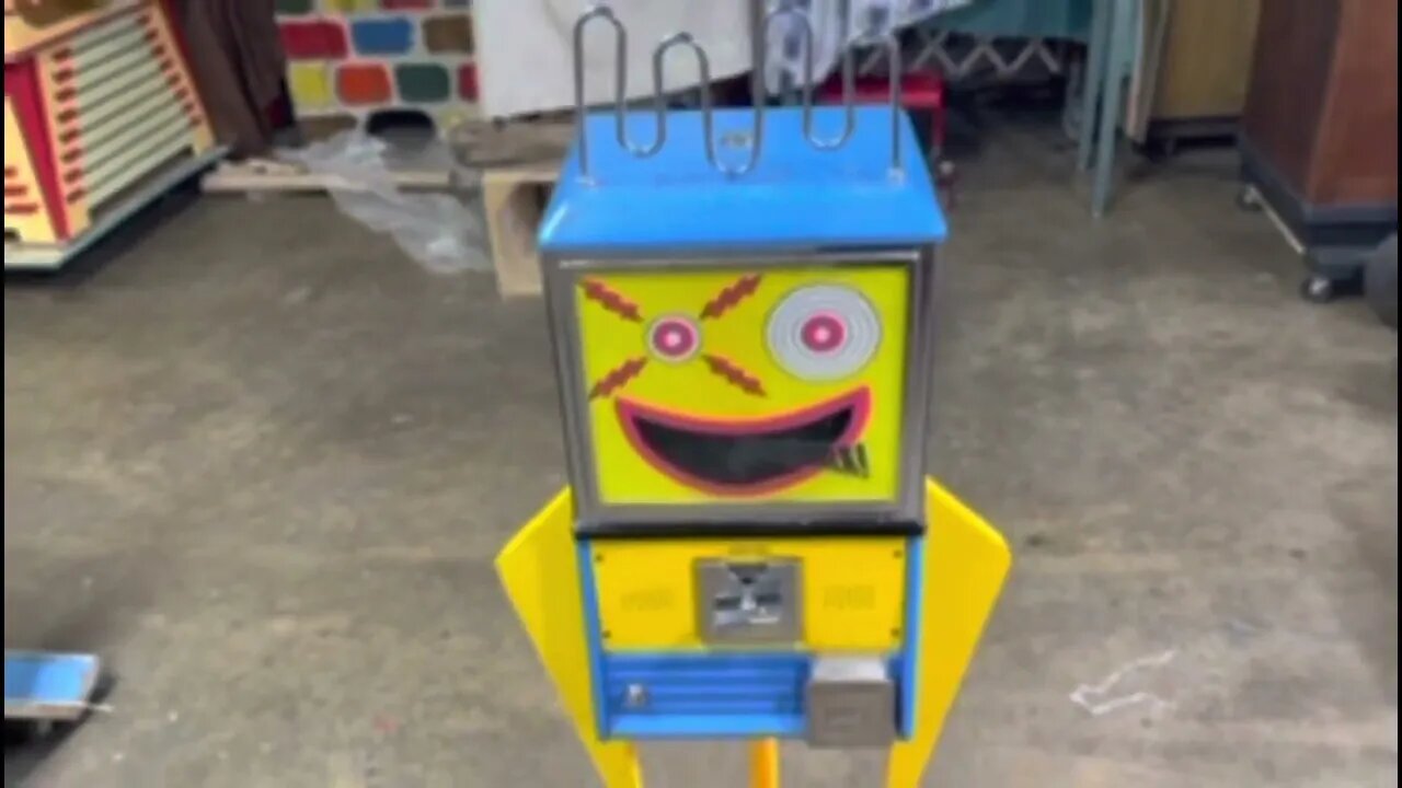 Mouthy Marvin Robot Vending Machine working with all 4 phrases & a look at the voice-box too!! 😎