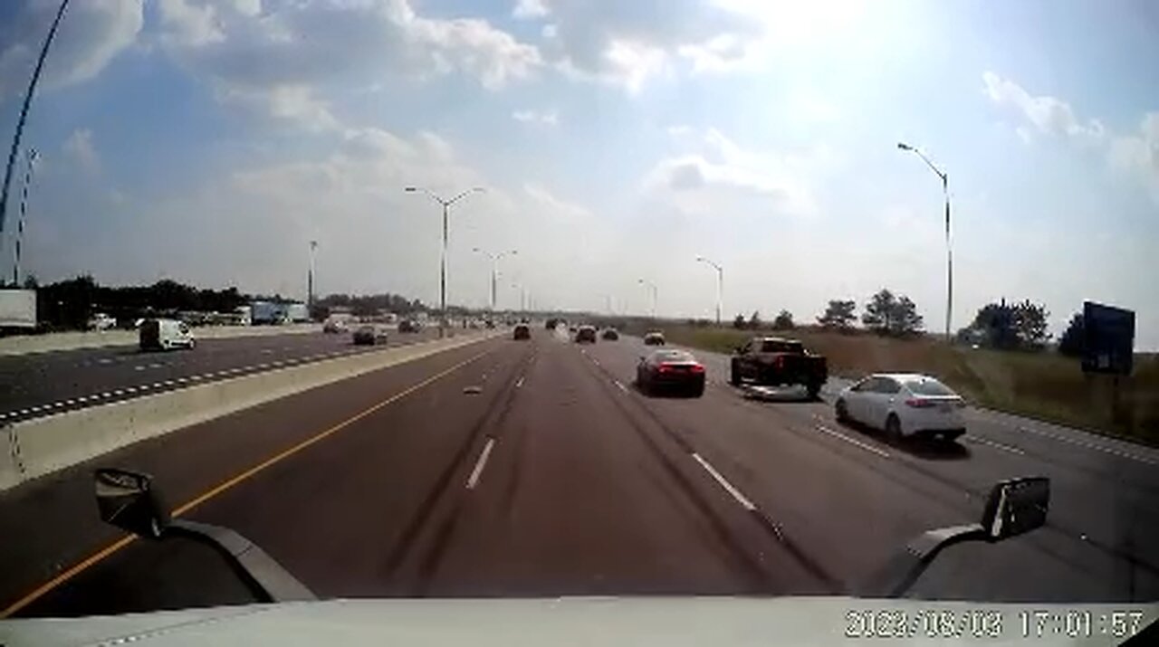 Mattress Falls On Highway 401