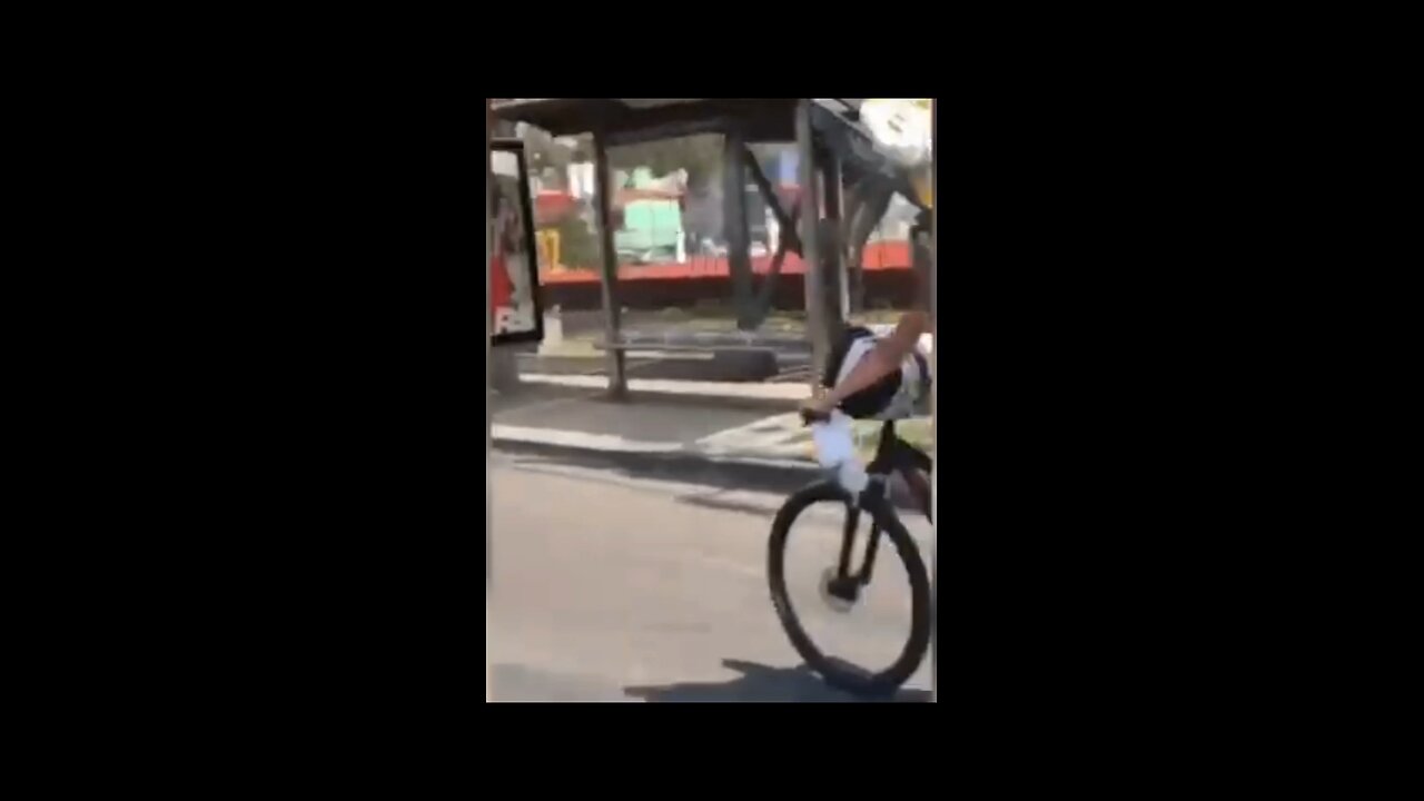 a Bycycle guy fall of while he driving