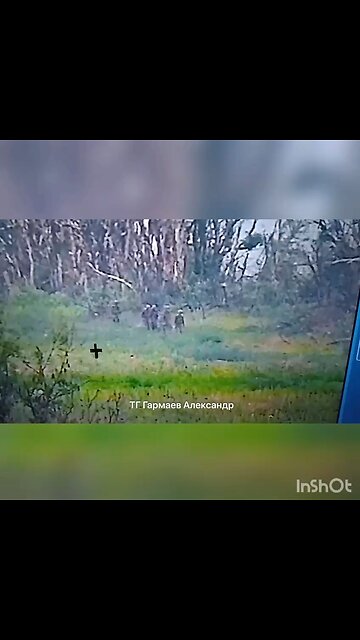 🔞 Brutal footage of direct mortar fire on a bunch of Ukrainian soldiers foolishly bundled together.