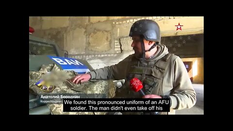 Ukrainian Soldiers Abandoning Thier Uniforms & Equipment, Then Fleeing Along With Civilian Corridors