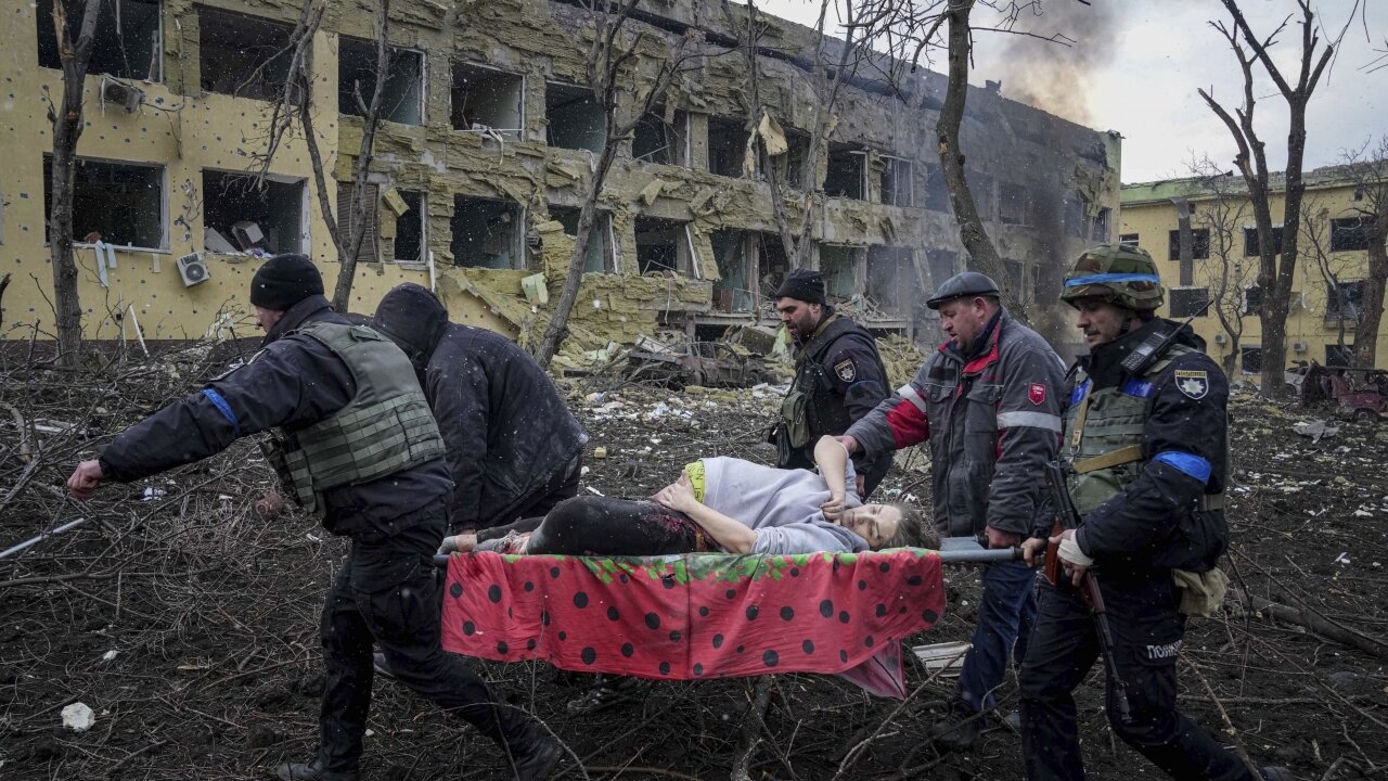 Airstrike Hits Ukraine Maternity Hospital, 17 Reported Hurt