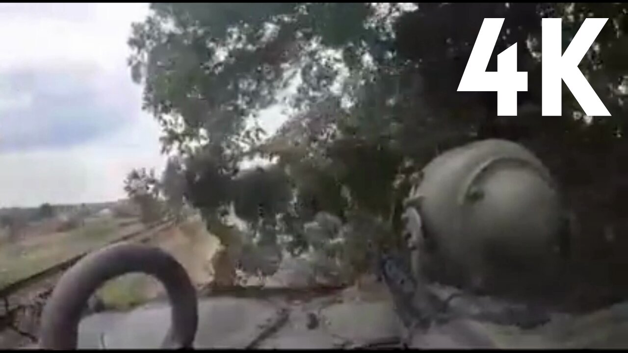 Ukrainian BTR-80 firing at nearby Russian Soldiers