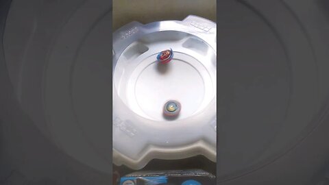 VÁLKYRIE VS ACHILLES (batalha de beyblade) #beyblade #beybladeburst #batalhadebeyblade