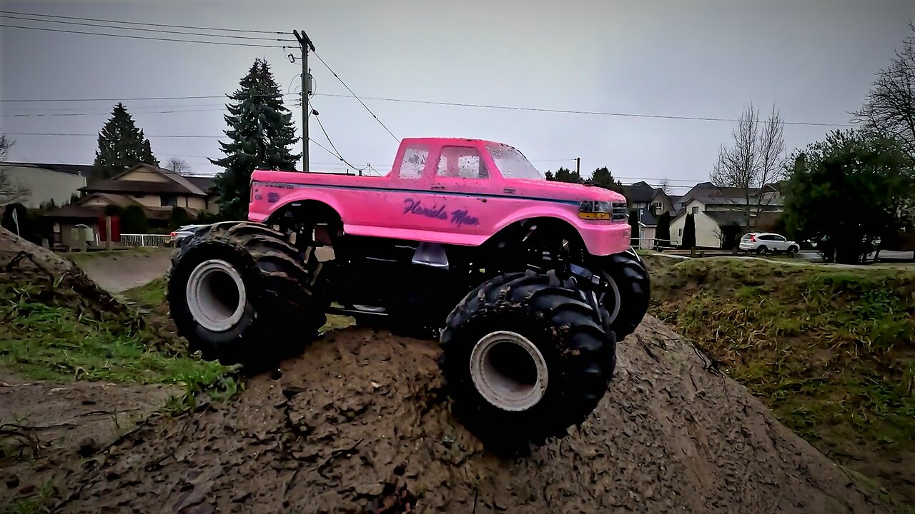 What's on the bench - Losi LMT Limit straps - Thread lock rant - Broken Axle.