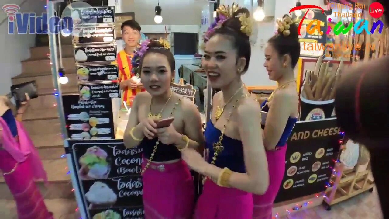 🔴 #ChiangRai Night Bazaar: Food, Music, Drink & Shopping! #Thailand