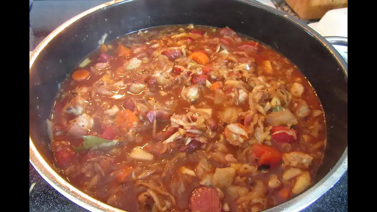 Agnes’s cooking show with dad - Polish hunter’s stew (bigos)