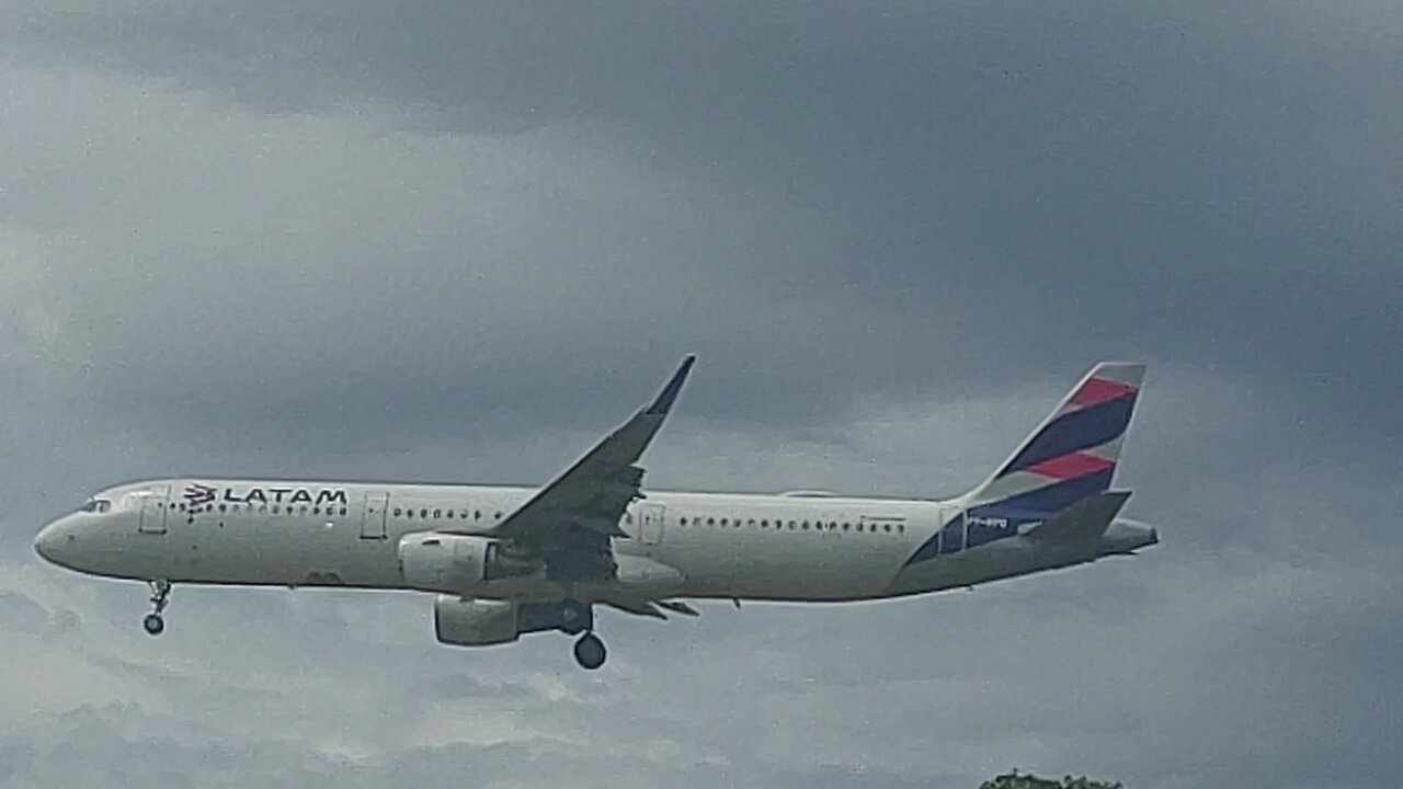 Airbus A321 PT-XPB coming from Guarulhos to Manaus