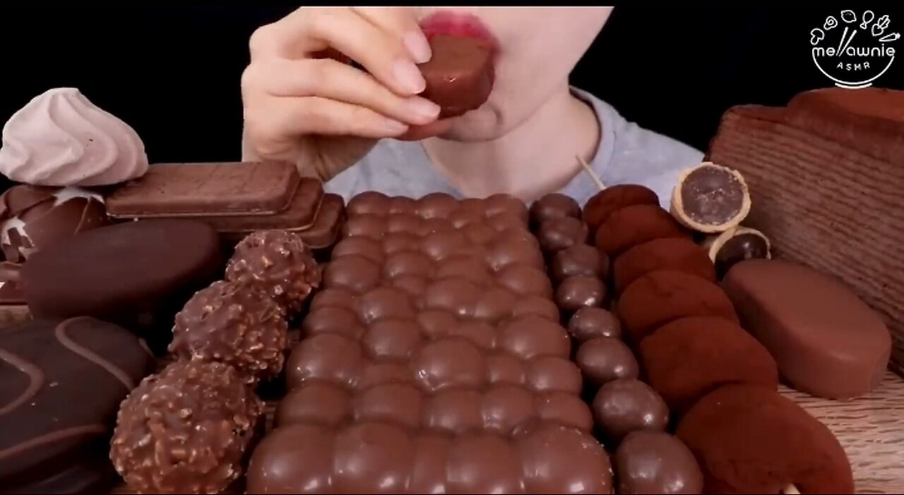 ASMR MUCBANG. CHOCOLATE MARSHMALLOW KINDER RICE CAKE ICE CREAM SNACK