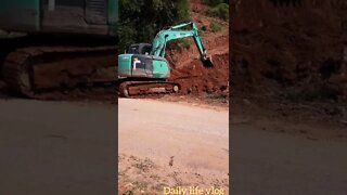 Earth excavator