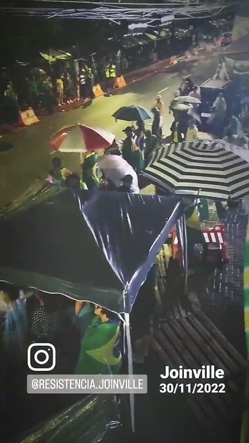 Manifestantes em Joinville não querem que o 🇧🇷 vire 🇨🇺