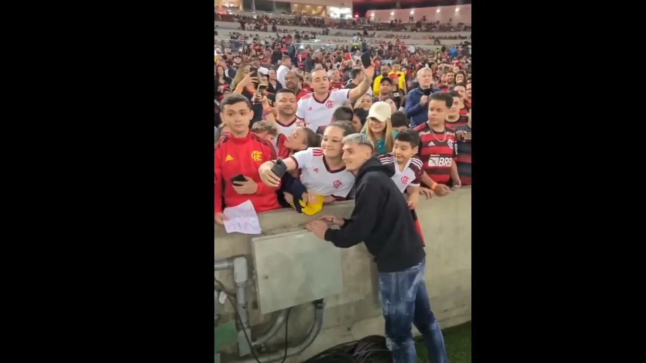 GUILHERMO VARELA CONHECENDO A TORCIDA DO FLAMENGO!!!