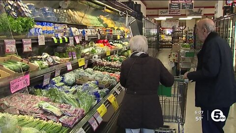 Shoppers find cost-effective measures to beat rising costs at grocery store