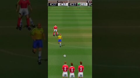 Na falta com Roberto Carlos não dava pro goleirao no winning eleven