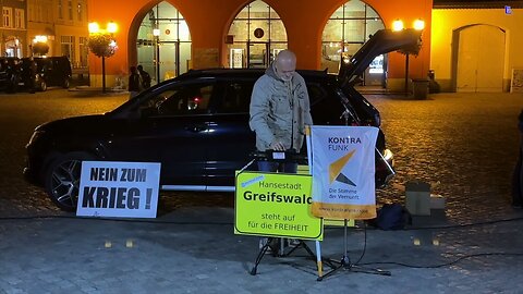 Greifswald - Uwe mit Abschließenden Worten - Friedens- und Menschenkette 09-10-2023