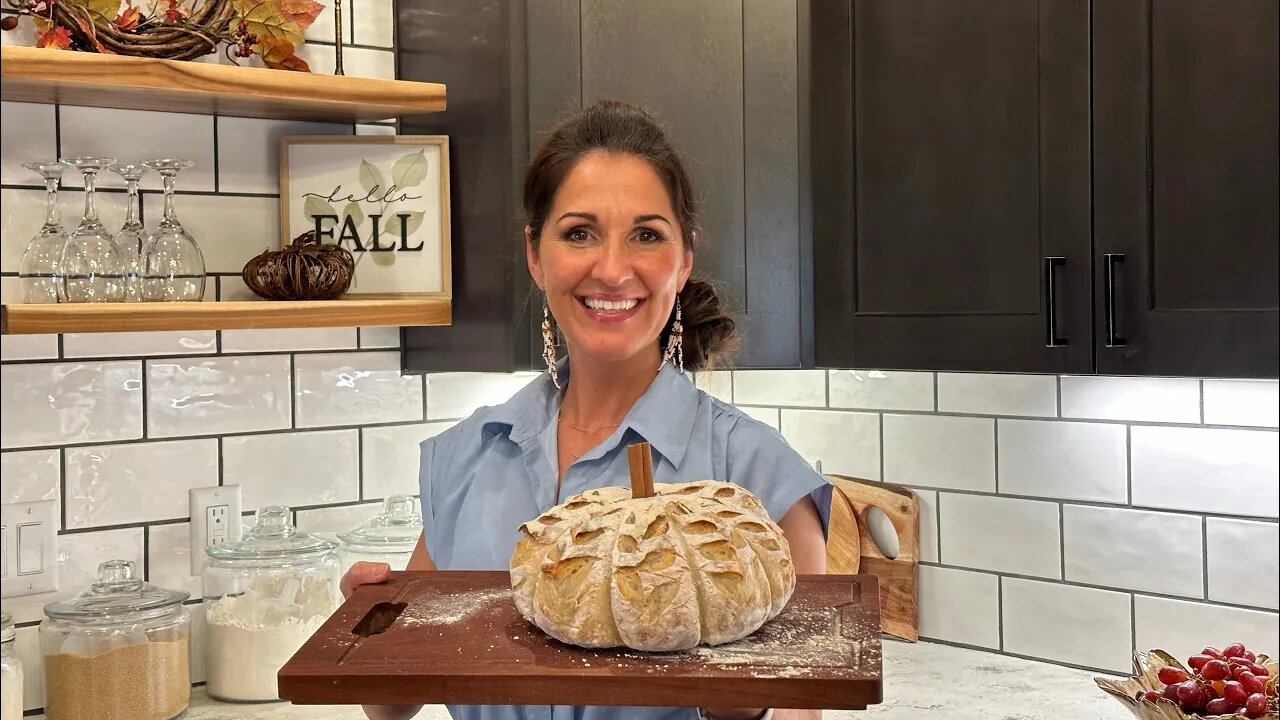 Foraging And Gathering Herbs / Fall Decorating My Log Cabin / Baking Sourdough Bread And Rolls￼